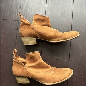 American Eagle Brown Suede Shoes